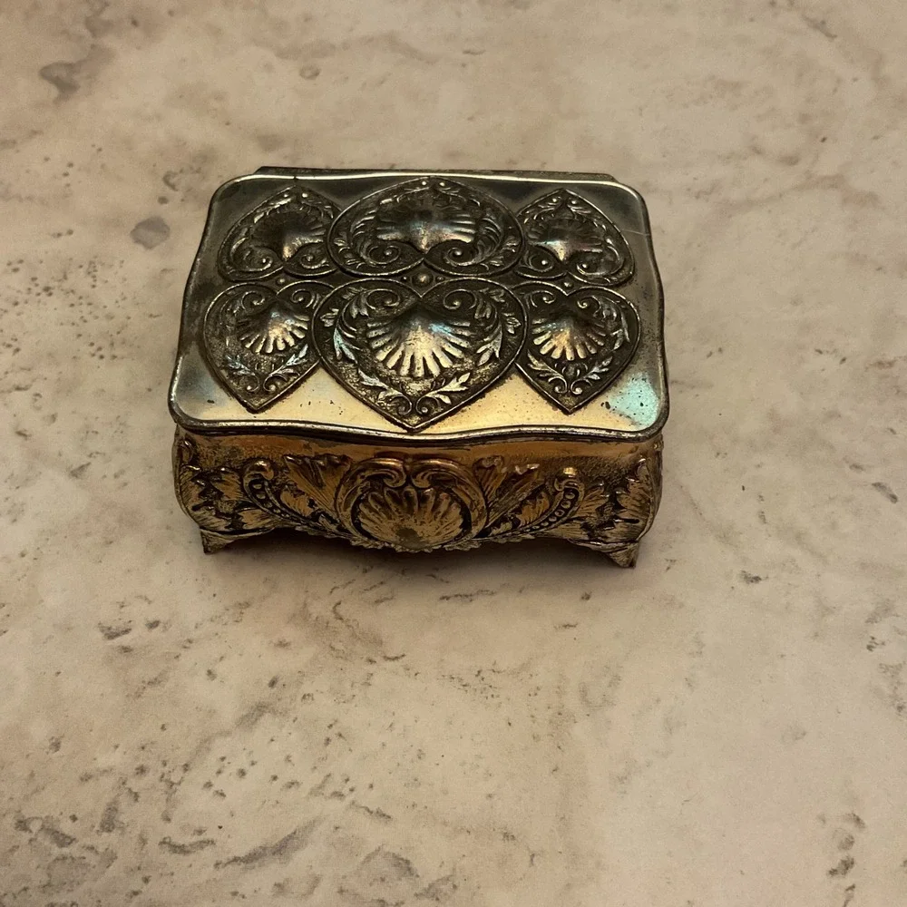 Vintage Ornate Silver Tone Heart Shell Trinket Jewelry Box Red Velvet Japan